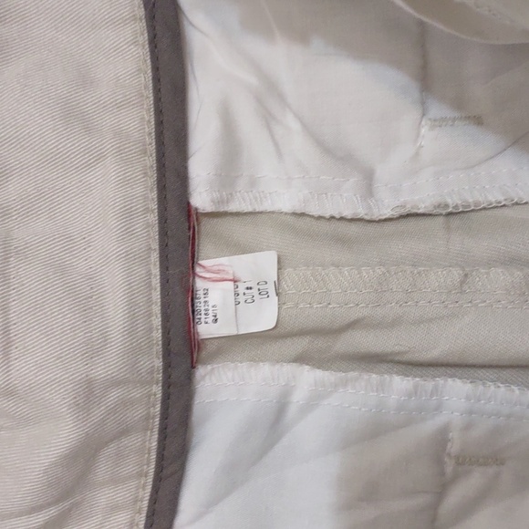 NWT URBAN OUTFITTERS KHAKI SIZE 32 - Picture 3 of 6